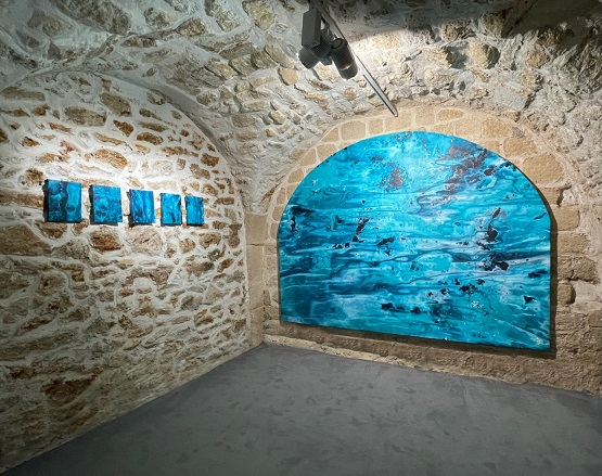 Violaine Vieillefond, de 2018 à 2022, Toiles d’eau, acrylique sur toile, dimensions variables
(exposition EAU) / Courtesy See Galerie